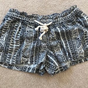 Short surf style shorts